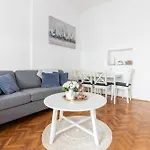City Center Pearl 3 - Prime Location!