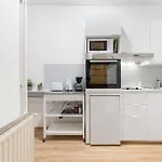 City Center Pearl 3 - Prime Location!