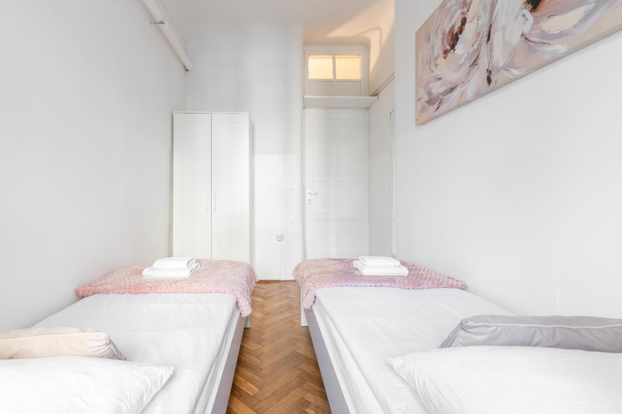 Center Pearl 3 - Prime Location! Apartma